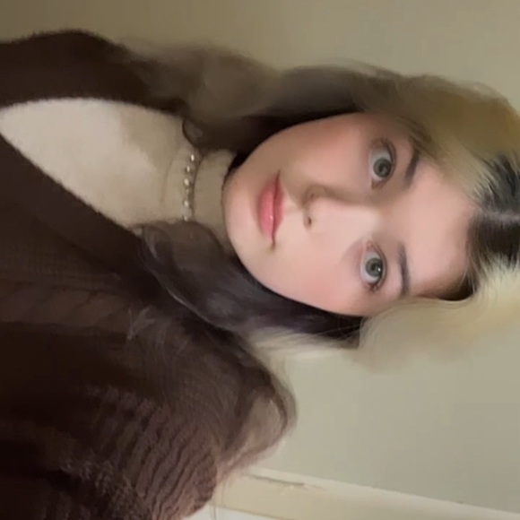 Meet your Posher, Madison - Picture 1 of 1